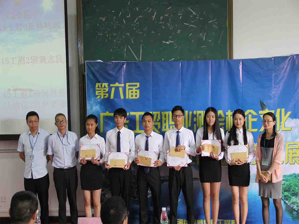 连续向嘉应学院学生揭晓奖学金