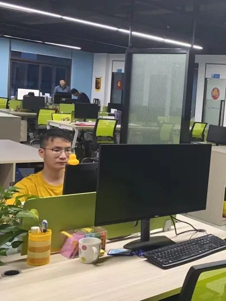 奋战一线丨j9数字站人的假期这样过