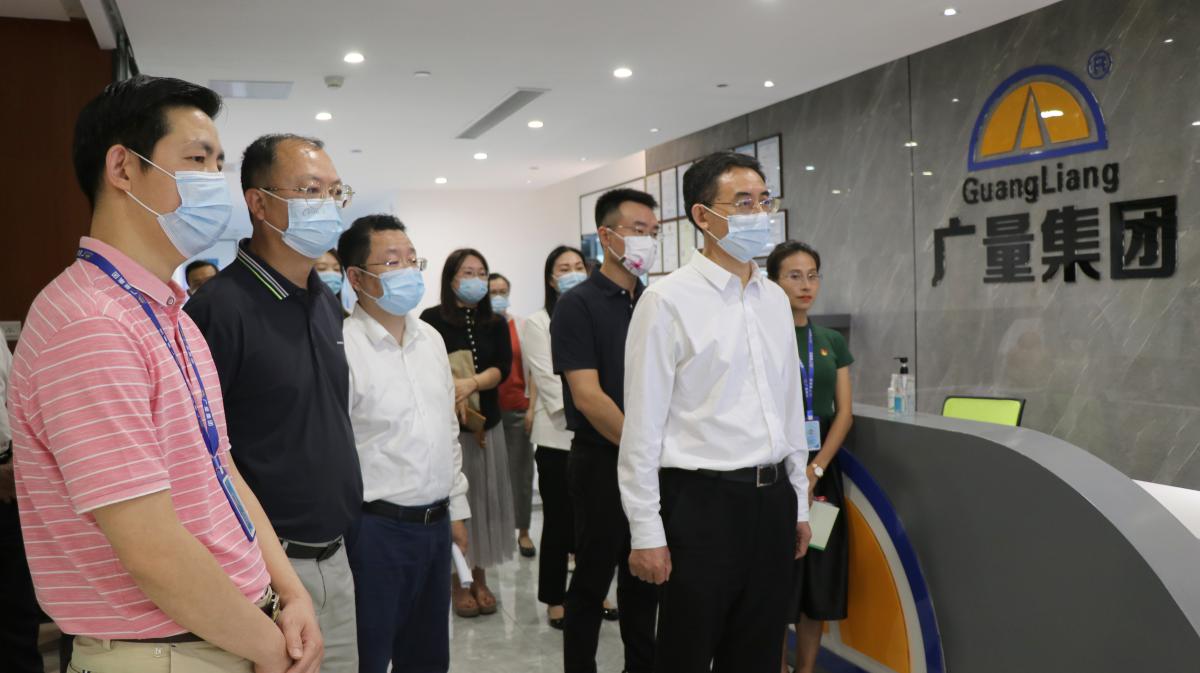 东莞市人大常委会潘新潮副主任莅临j9数字站集团调研