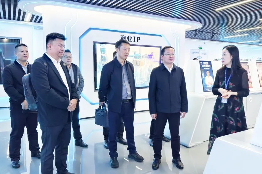 铜仁市大数据局党组书记、、、局长雷宏一行莅临j9数字站集团旅行交流