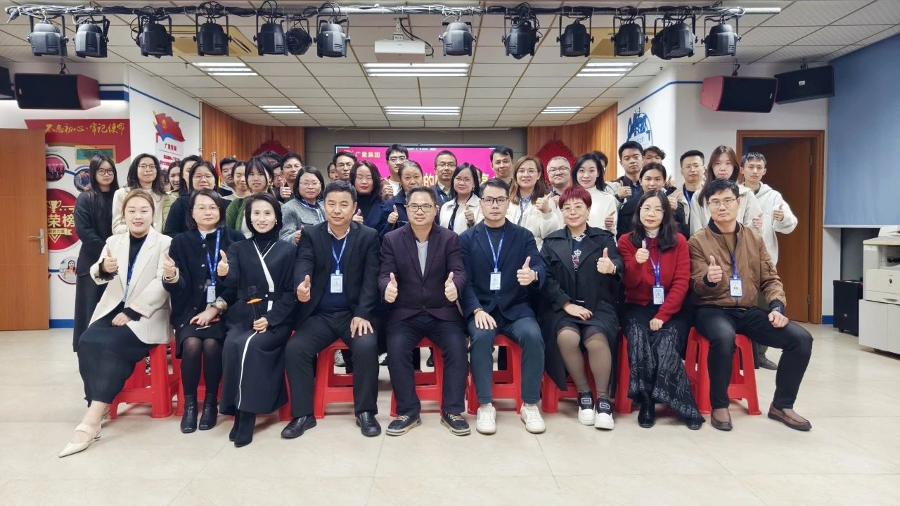 j9数字站商学院丨《DeepSeek与AI应用》专题培训会：我们要成为改变的提倡者